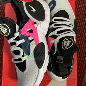 Kids (PS) Nike Huarache Edge NIB Sz.2y